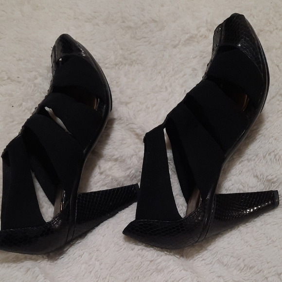 Arturo Chiang Studded Black Heels with Elegant Straps - Picture 3 of 12
